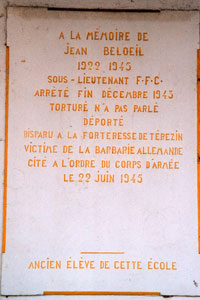 Plaque commémorative de Jean Belœil - Ancienne école communale de l'Aiguillon